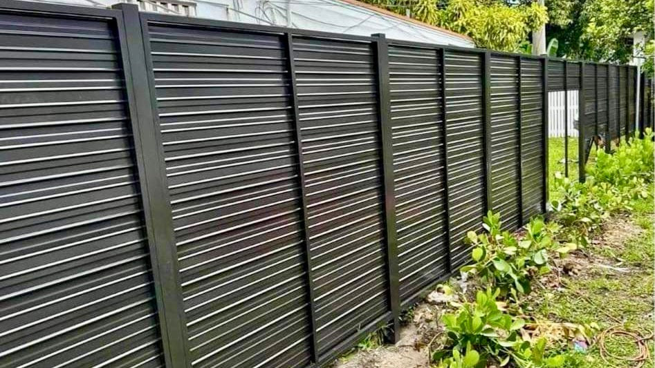 Dura Fence Bronze 6 in. x 6 ft.