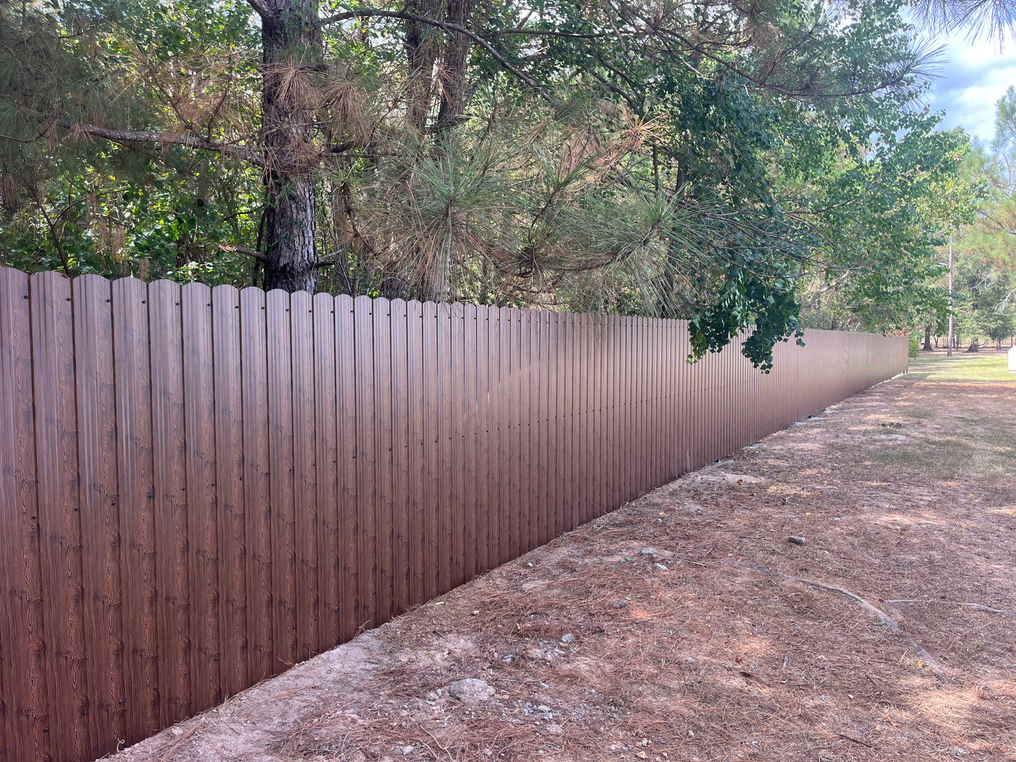 Dura Fence Dark Wood Pattern 6 in. x 6 ft.