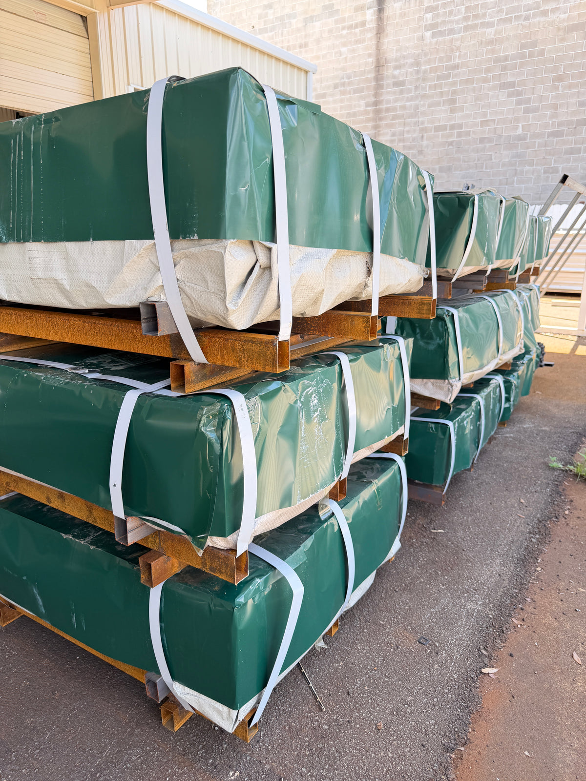 Wood Grain Metal Fence Pickets – Full Pallet