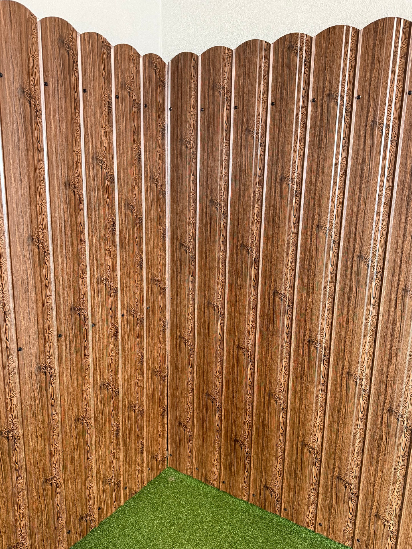 Dura Fence Dark Wood Pattern