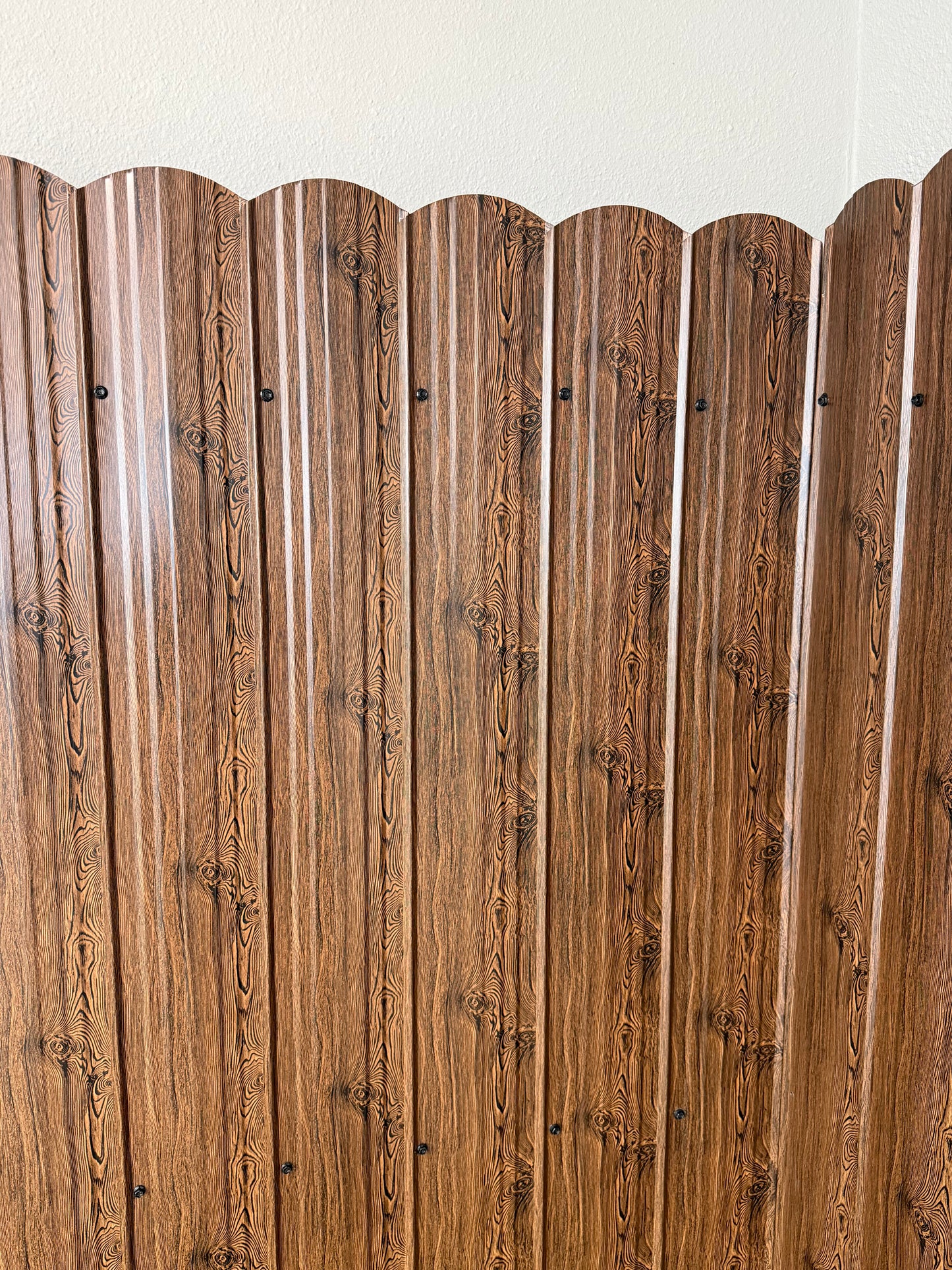 Dura Fence Dark Wood Pattern